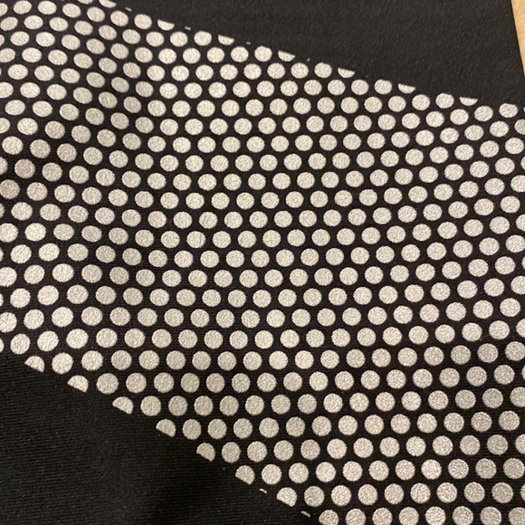 Under Armour Cropped Leggings Size Small - Picture 3 of 3